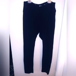 Runway Leggins. Black stretch, thick well made material. Womens Size L